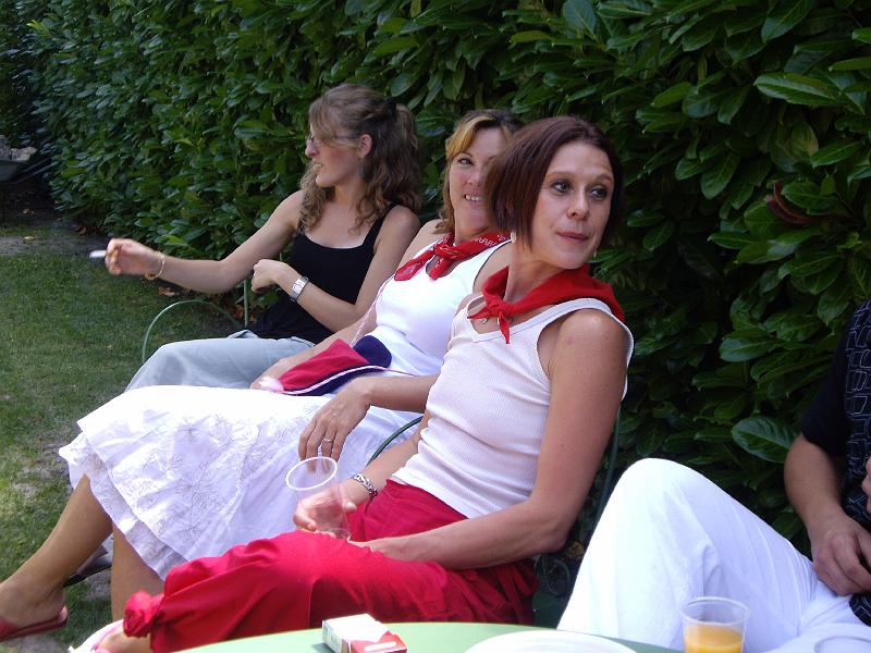 les fimelles.JPG - Bien entendu on commence par un petit apero